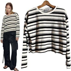 **ZARA Crop Rustic Sweater Striped Long Sleeve Cotton White Black Crew Neck Med